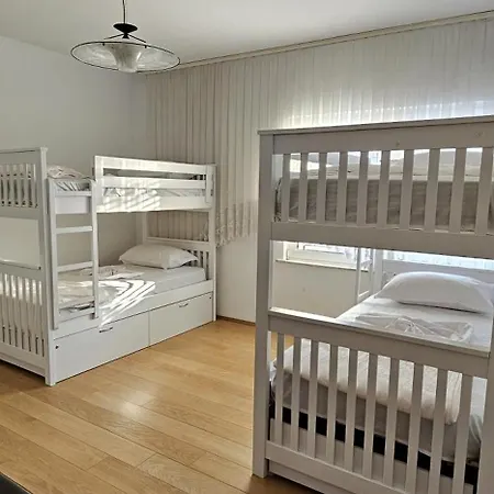 Ihosteltr * טיראנה