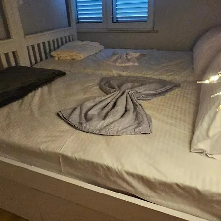 Ihosteltr * טיראנה