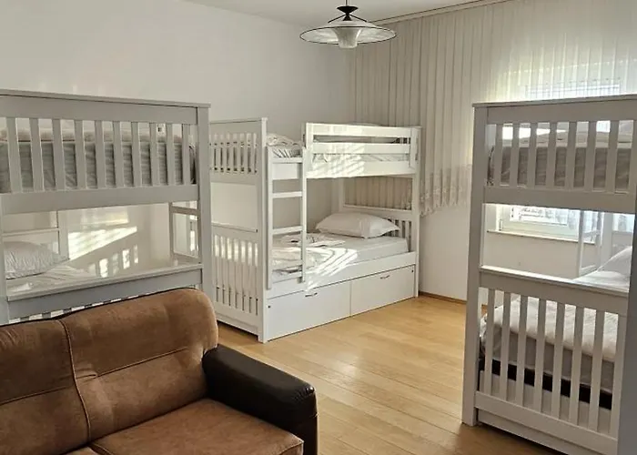 Ihosteltr * טיראנה