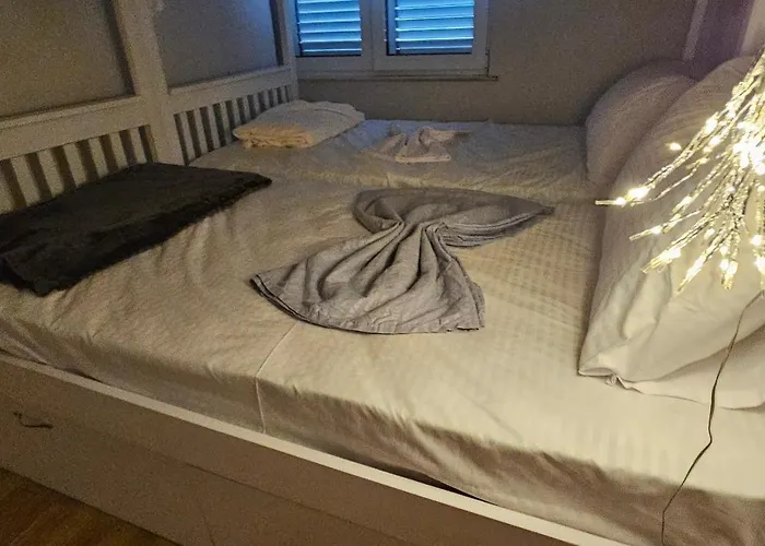 Ihosteltr * טיראנה